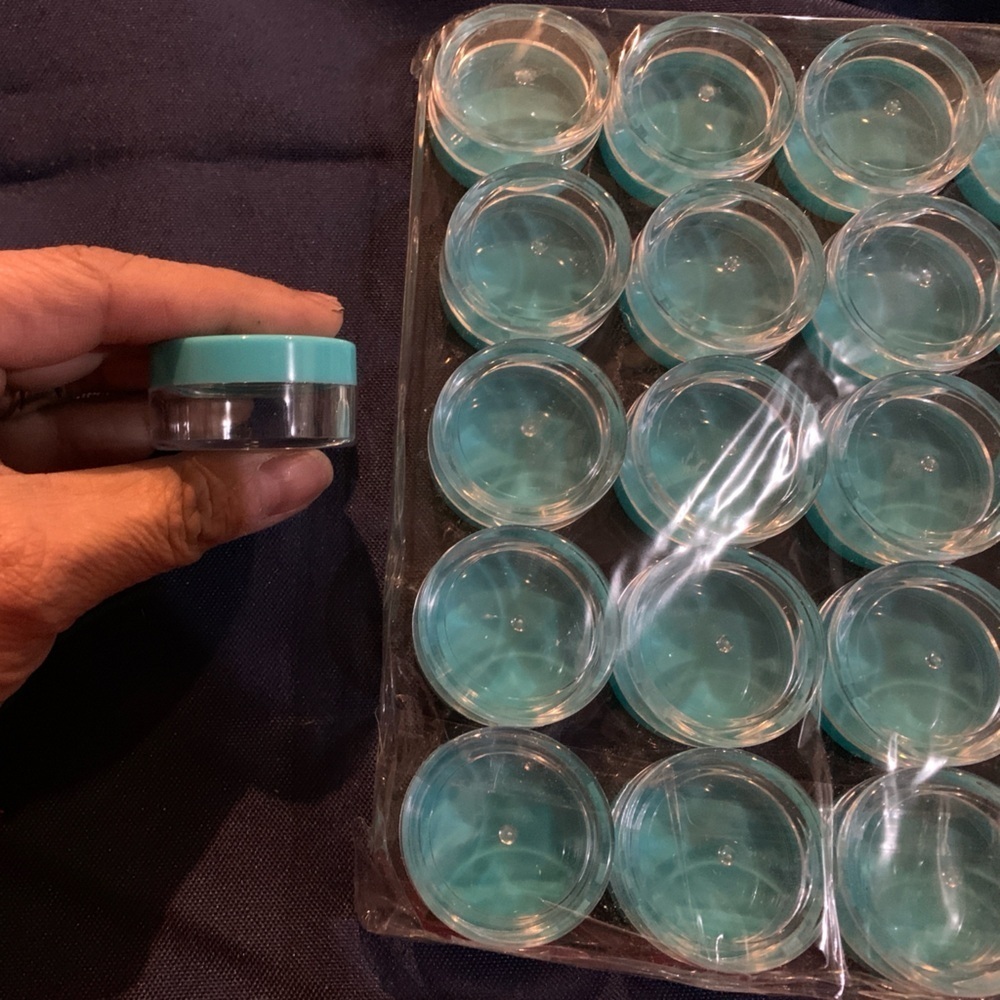 1oz Twist Top Plastic Containers, NWT perfect for traveling or samples.
